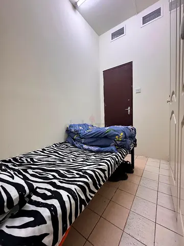 Executive partition Room 1399 AED in Burjuman