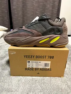 size 5 yeezy 700