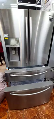 Samsung French Door Refrigerator with Water Dispenser and ice maker