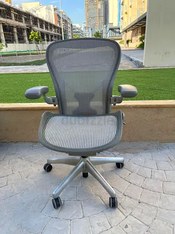 Herman Miller Gray Chair Aeron Classic fully loaded Size B and C