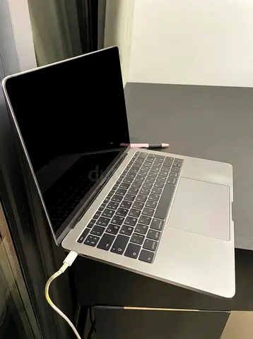 MacBook Pro 13-inch (2017) - i5, 256GB SSD - Perfect for Home Office/Stationary Use