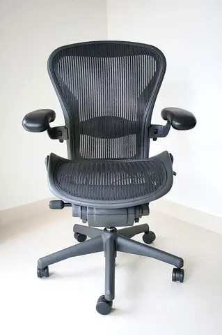 Herman Miller Aeron Classic Chair fully loaded Size B