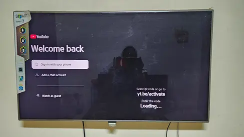 SAMSUNG QLED 40INCH MULTIPLE SCREENING TV IN PERFECT CONDITION WITH REMOTE