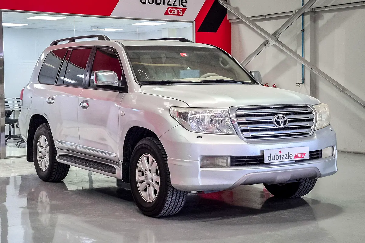 Toyota Land Cruiser 2010 — photo 1 of 14