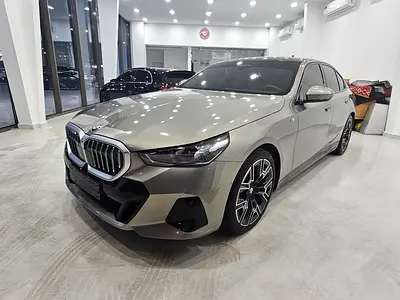 BMW 520I MKIT 2025 GCC كامله المواصفات تحت الضمان