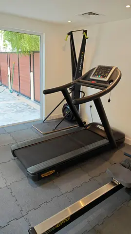 ,,Technogym Jog 500 – Refurbished Treadmill