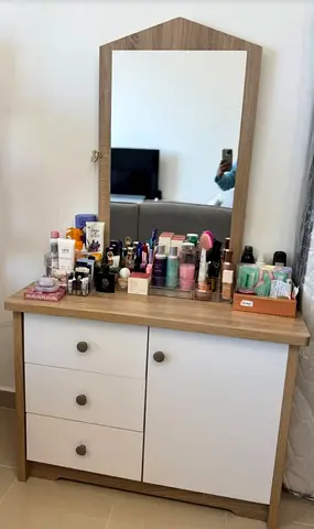 Stylish Minimalist Dresser with Mirror