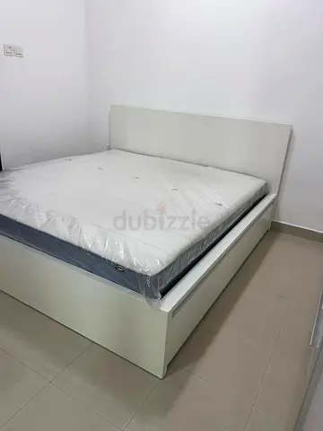 IKEA Malm king size bed frame (180 × 200 cm) with mattress