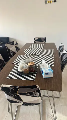dinning table with 6 chairs
