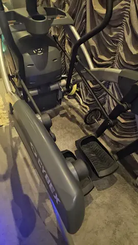 Cybex elliptical 525AT