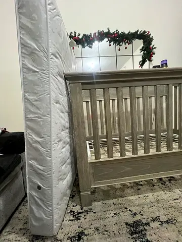 Stylish and Functional Baby Crib with Mattress