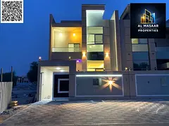Luxury 3-story townhouse for sale, 7 master bedrooms and a roof terrace, price includes electricity,