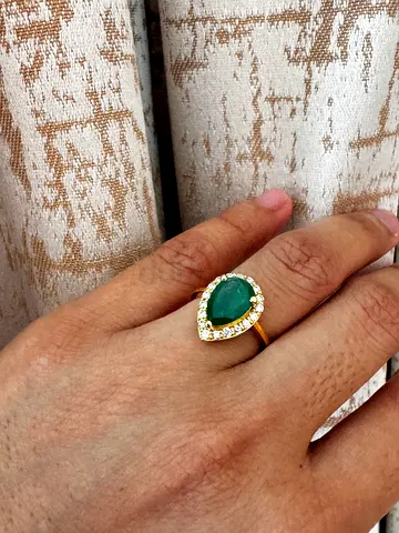 18K Gold  Ring Natural Emerald and Diamonds