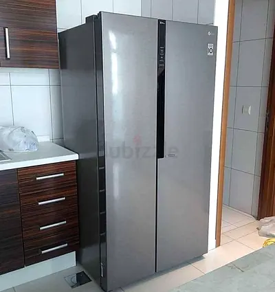 LG Side-by-Side Refrigerator in Excellent Condition, free delivery