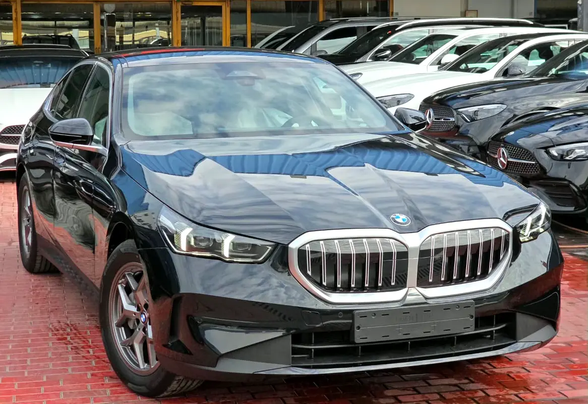 BMW 5-Series 2026 — photo 1 of 14