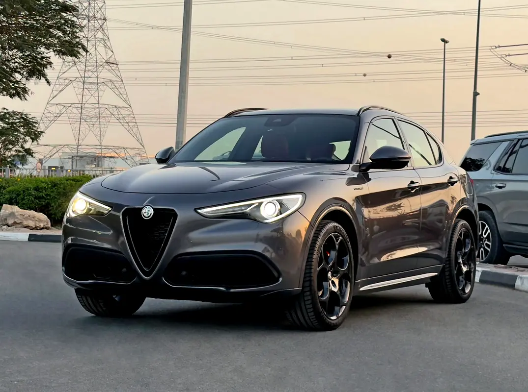 Alfa Romeo Stelvio 2022 — photo 1 of 13