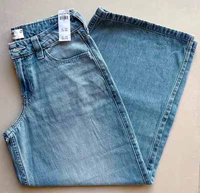BNWT - Hollister Low-Rise Super Baggy Jeans (w28 short / 6s)