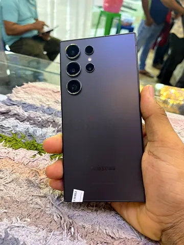 Samsung Galaxy S24 Ultra - Impressive Camera and Performance