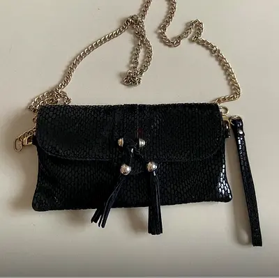 This black leather clutch bag features a snakeskin texture and is finished with a metal chain and si