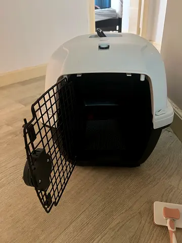 Stylish Cat Carrier for Safe Travel