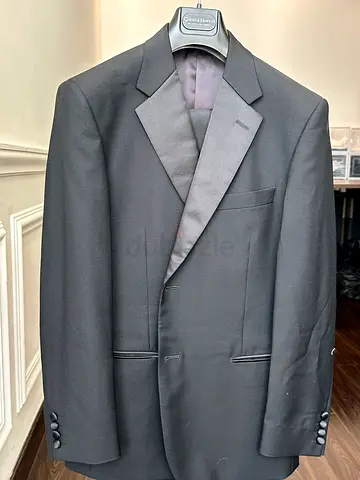 Elegant Black Suit for Formal Occasions