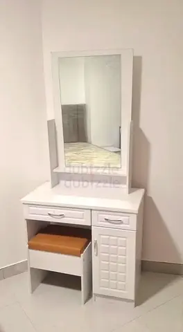Stylish White Dressing Table with Mirror