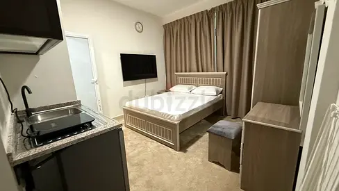 Furnished master room available in Khalidiyah