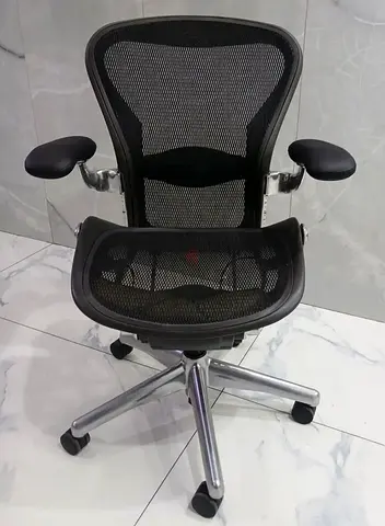 .Brand Herman Miller Aeron Classic Chair Chrome Base Fully Loaded Size B