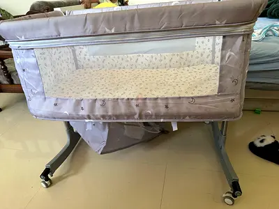 Comfortable Baby Bassinet with Wheels