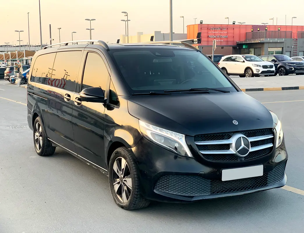 Mercedes-Benz V-Class 2020 — photo 1 of 12