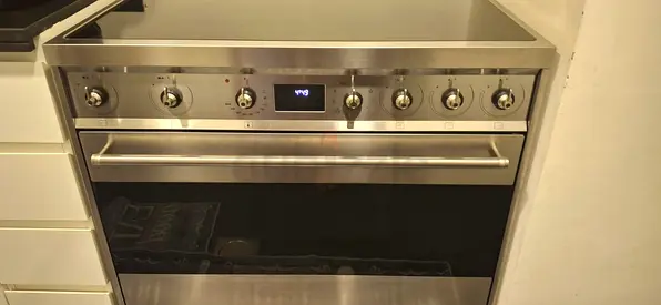 Smeg new  model induction cooker 90x60 same like new condition perfect working