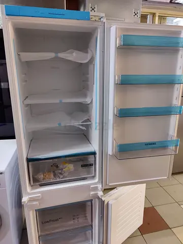 Siemens brand new built-in fridge with bottom freezer