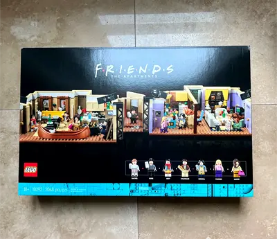 Retired LEGO 10292 Friends The Apartments Set - 2048 Pieces