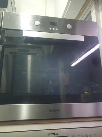 miele brand 60cm built in oven electric like new condition