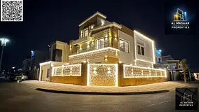 Luxury villa with a personalized design, on a street corner in a prime location, behind services, fr