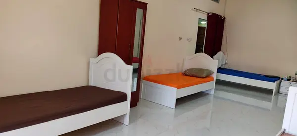Bedspace available for Indian executive Girls near Burjuman metro exit 2