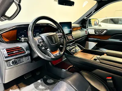 صورة 9 لـ 2019 Lincoln NAVIGATOR
