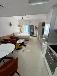 VACANT! Upgraded! Full Lake VIew!