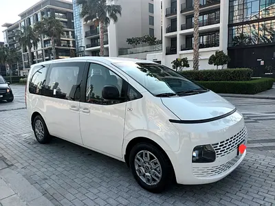 2025 - UAE Hyundai - 11 seats - 2 keys - Original condition