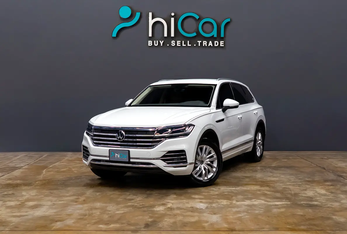 Volkswagen Touareg 2023 — photo 1 of 15