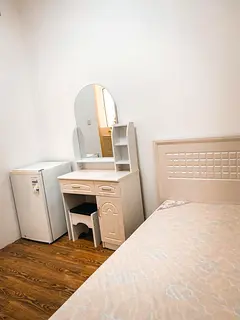 Private partition room in Downtown for lady