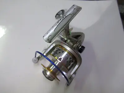 LARGE C2 FISHING REEL + LINE NEW