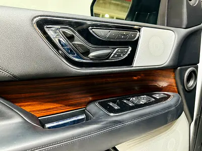 صورة 10 لـ 2019 Lincoln NAVIGATOR