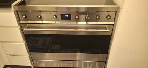 Smeg 5 burner induction cooker 90×60cm  good working  good working