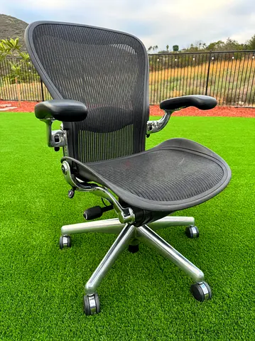 Selling Herman Miller Aeron Chair Fully Adjustable Size B