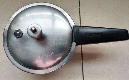 Vinod brand 2.5 litres pressure cooker