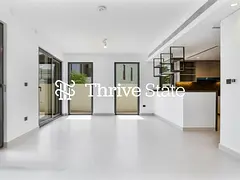Spacious 4 BR Townhouse + M | Private Garden | B2B
