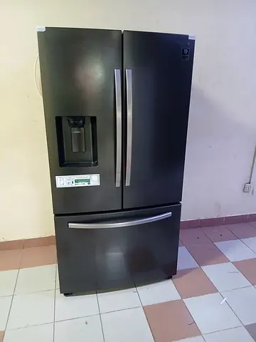 Black French Fridge Freezer 539L | Samsung