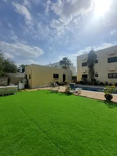 Ensuite Room in Jumeirah 2 Villa with Private Pool and Large Garden