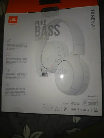 JBL TUNE 520BT headphones